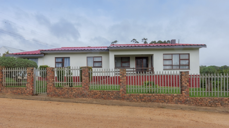 5 Bedroom Property for Sale in Napier Western Cape